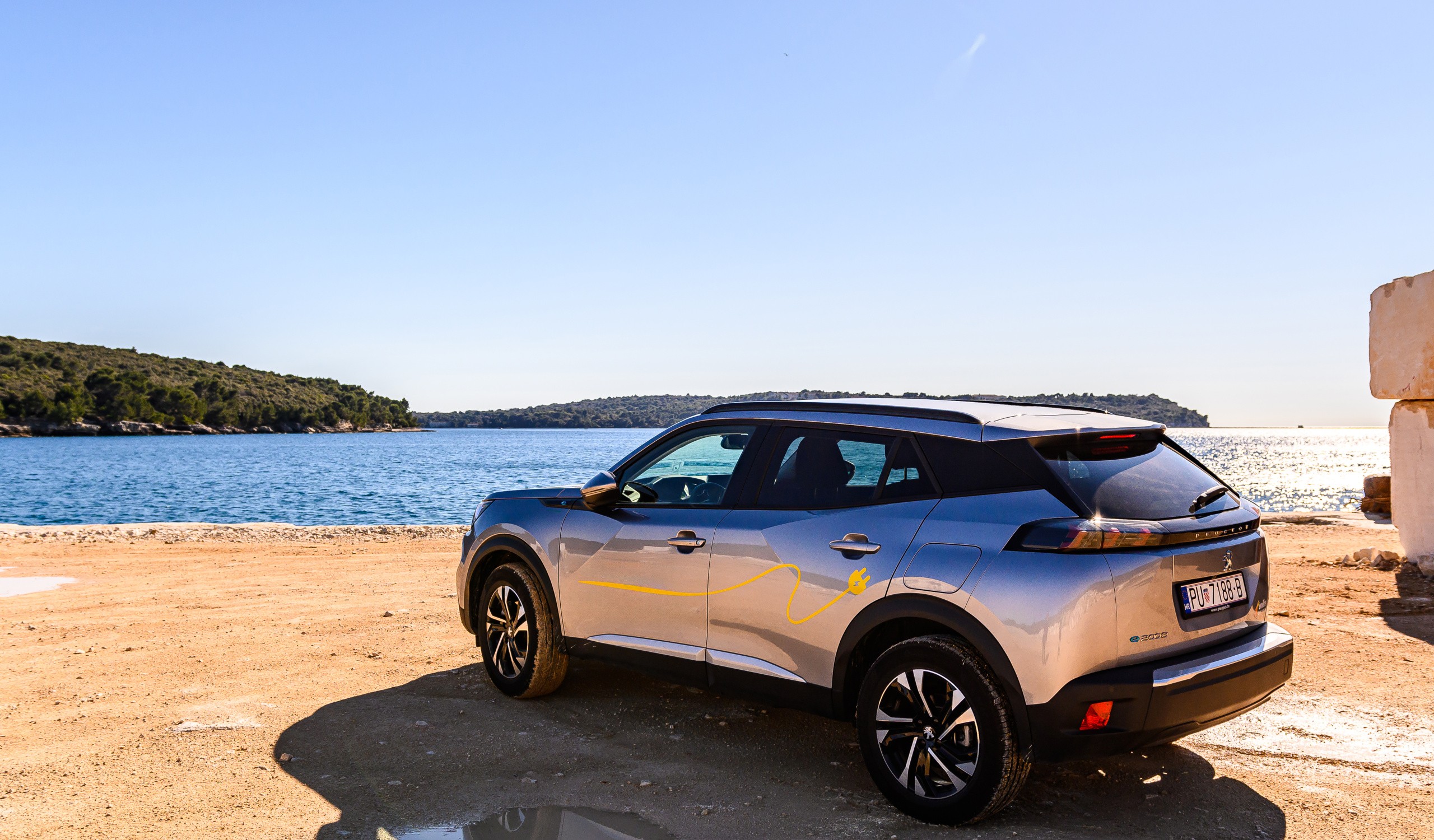 Avenis<br><span>Your partner</span>On the Road</span>